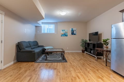 Top performing Airbnb: Hospitable Batchelor Heights in Kamloops