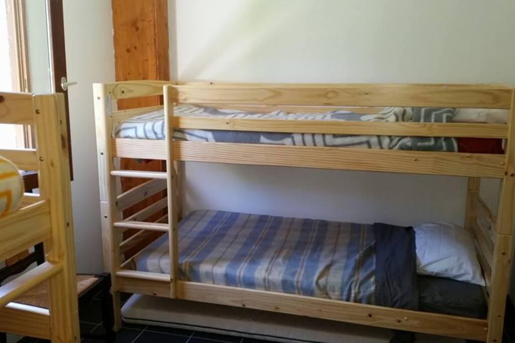 Bedroom/Chambre 2