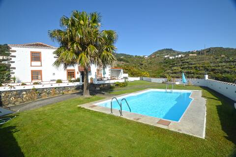 Casa Simón private pool in La Palma