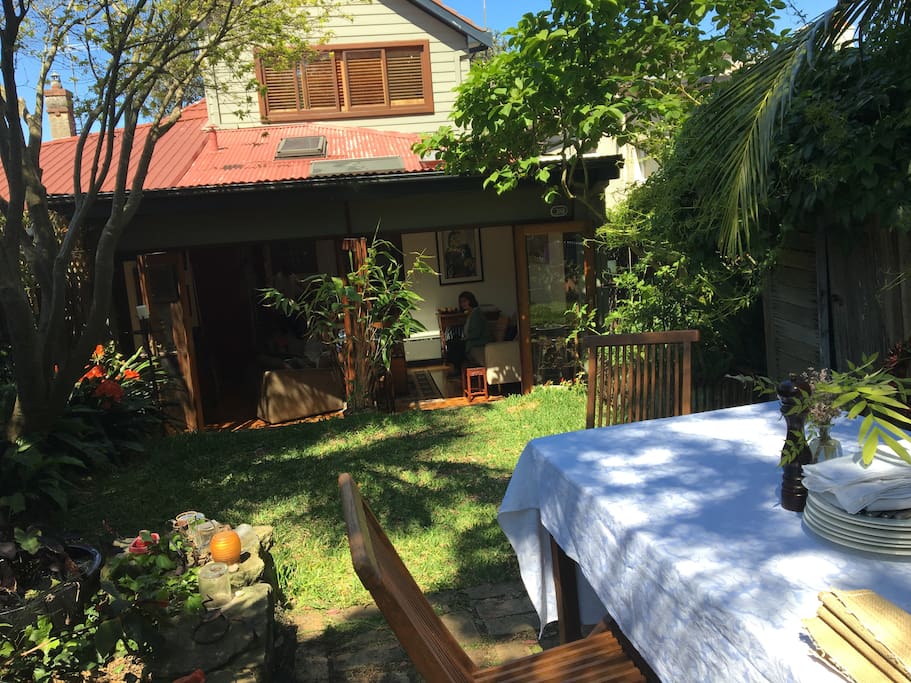 Courtyard/ outdoor dinning area with weber bbq