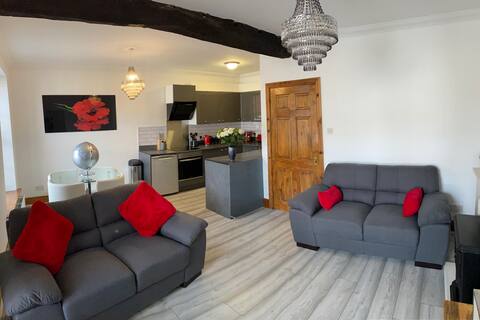 Cushion Cottage - 2 Bedroomed Cottage