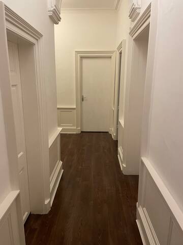 Central Morrison St Apartment sleeps 16 guests gallery image 5