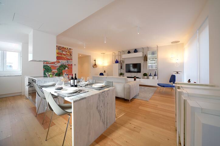 Central Luxury Apartment with terrace and jacuzzi gallery image 3