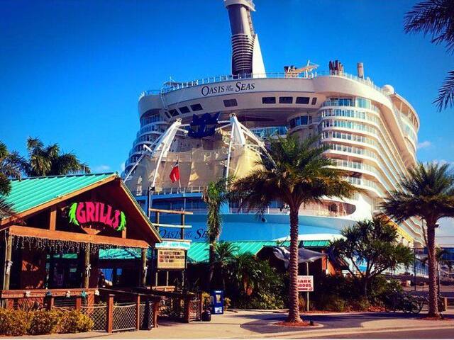 B-Studio apartment walk to the Beach