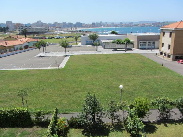 ÁTICO  CON VISTAS A LA PLAYA DE SAN LORENZO