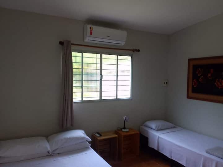 Suite na Split hali ya hewa na TV.