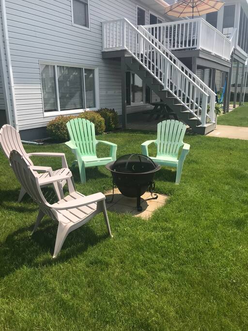 Outdoor fire pit