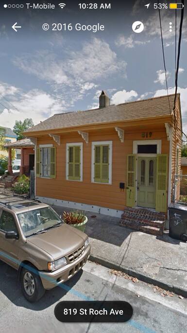 Daytime street view ... plenty of on street parking.