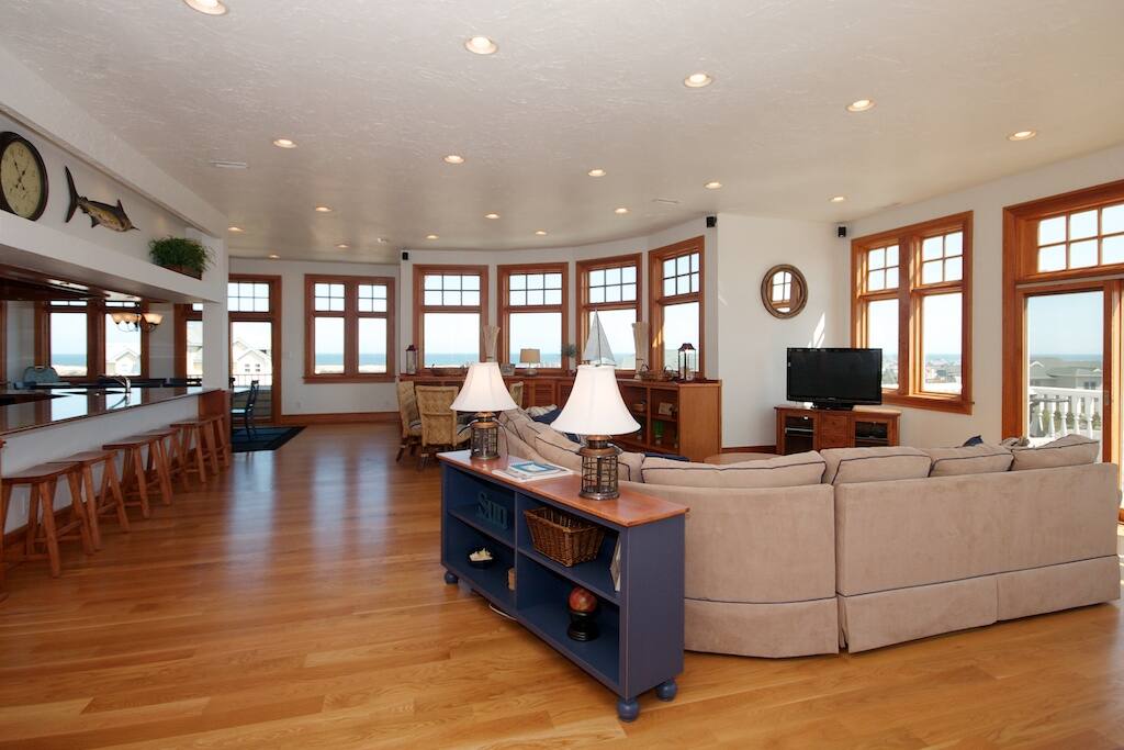 CC198: Bird's Eye View | Top Level Living Area