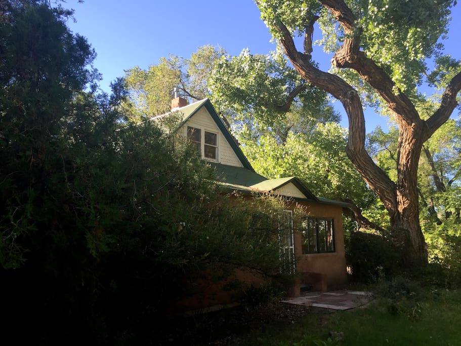 Victorian Adobe Farmhouse Houses for Rent in Albuquerque, New Mexico