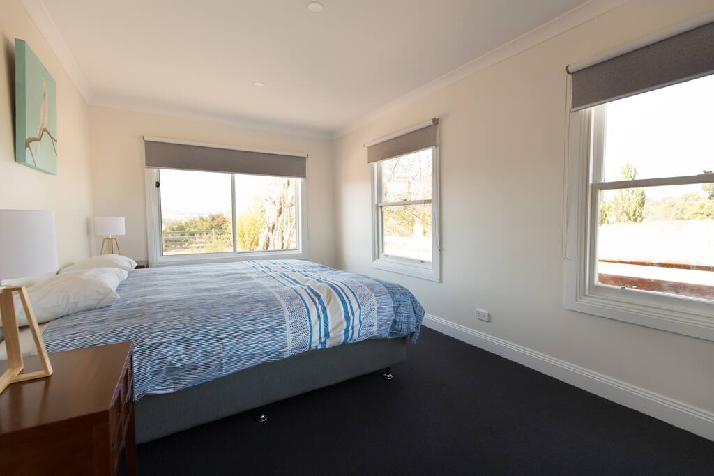 King bedroom, or 2 singles