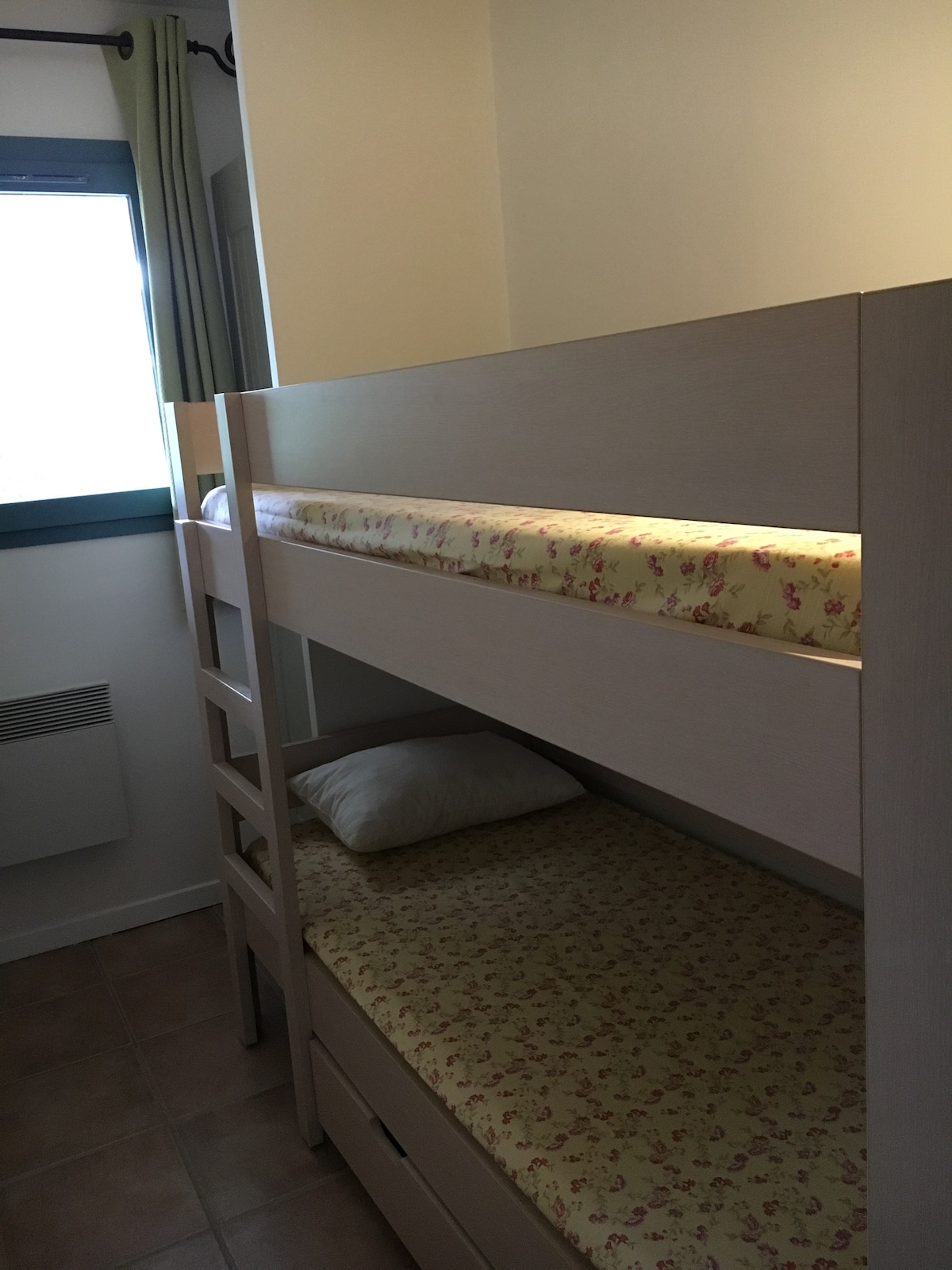 Slaapkamer 3 stapelbedden 