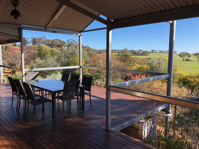 Rocky Ridge Estate 3 x 2 Modern Farm Residence