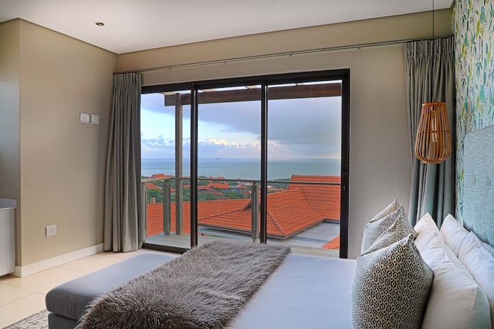 Second bedroom with exquisite sea view and queen size bed
