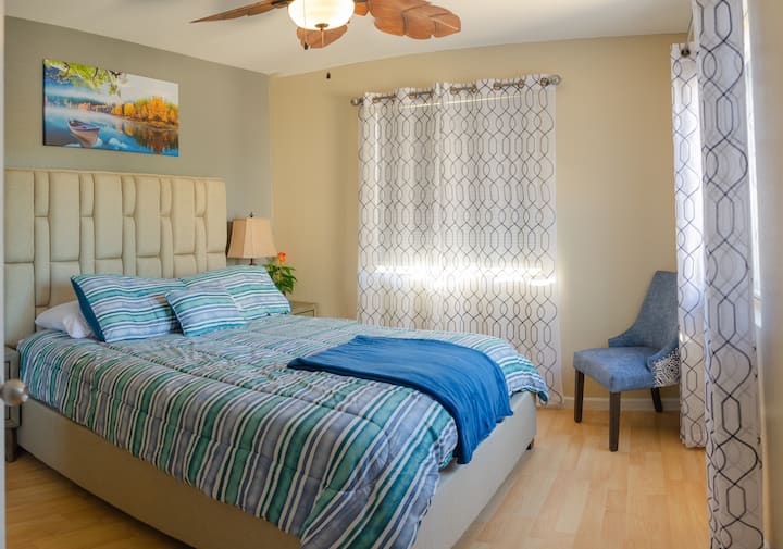 楼上客房配有标准双人床