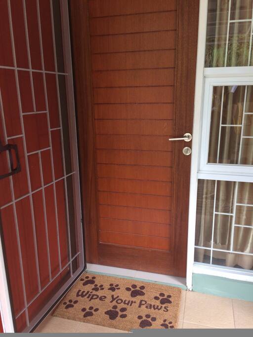 Pintu depan