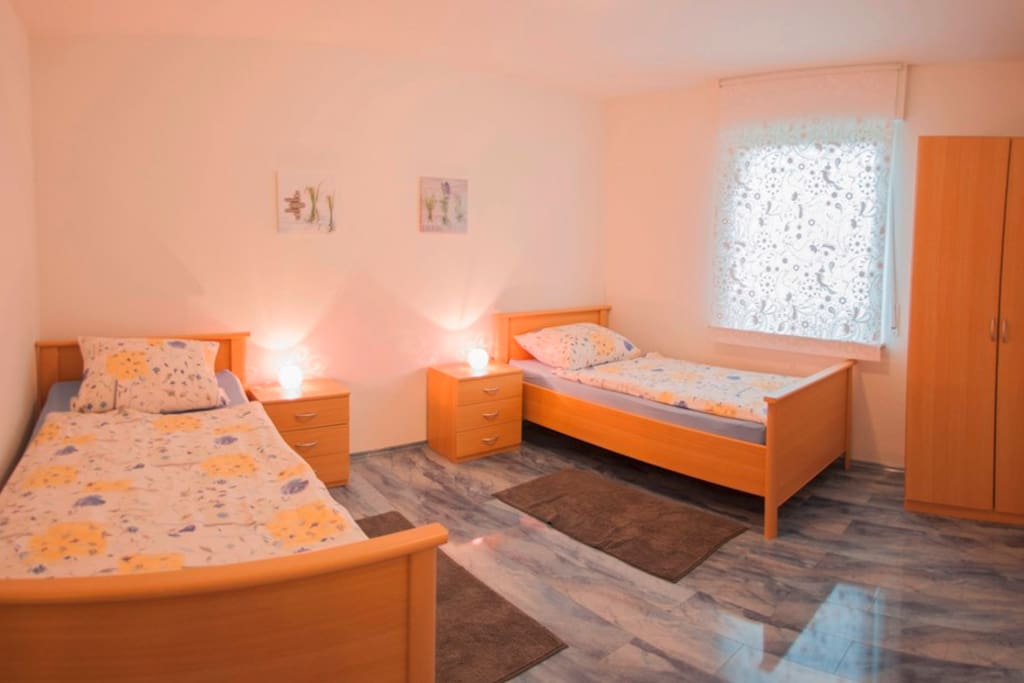 Wohnung 1 - Schlafzimmer