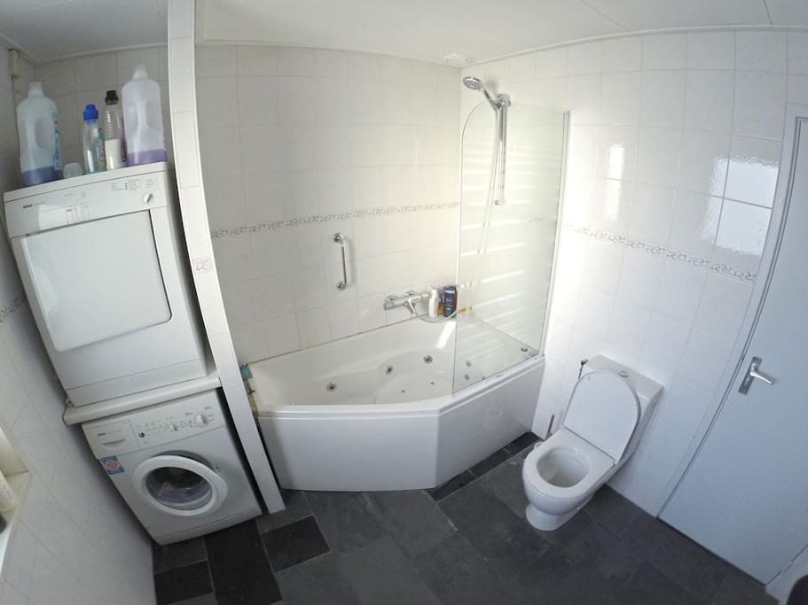 Bathroom (shared)