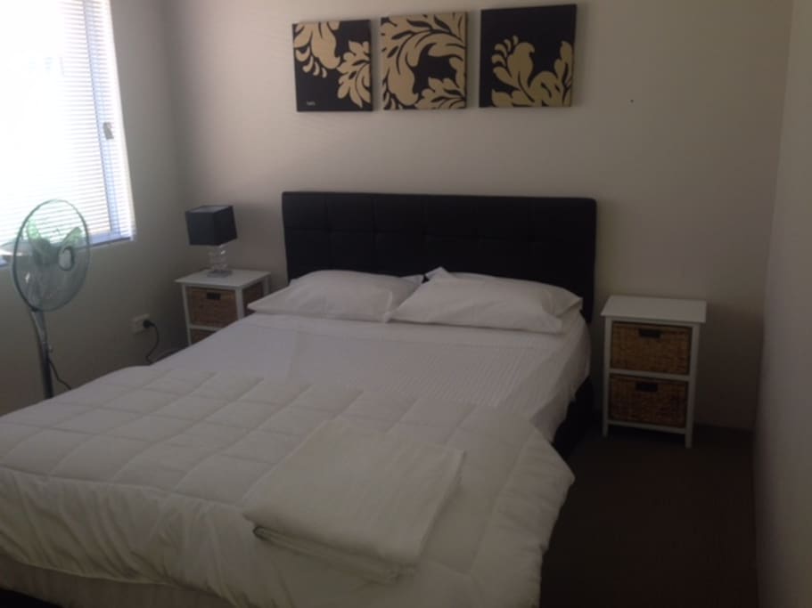 Bed 2- Queen bedroom