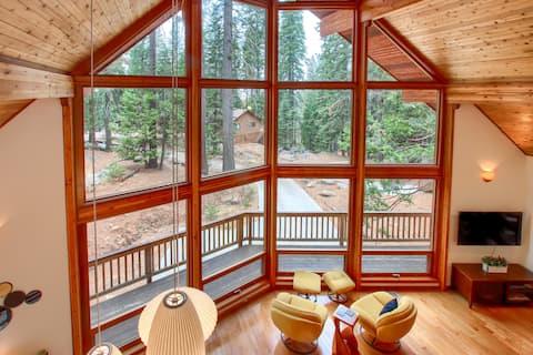Luxe Yosemite A-Frame | New AC + Panoramic Views!
