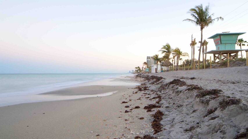 Sunny Balboa Townhouse by the beach!