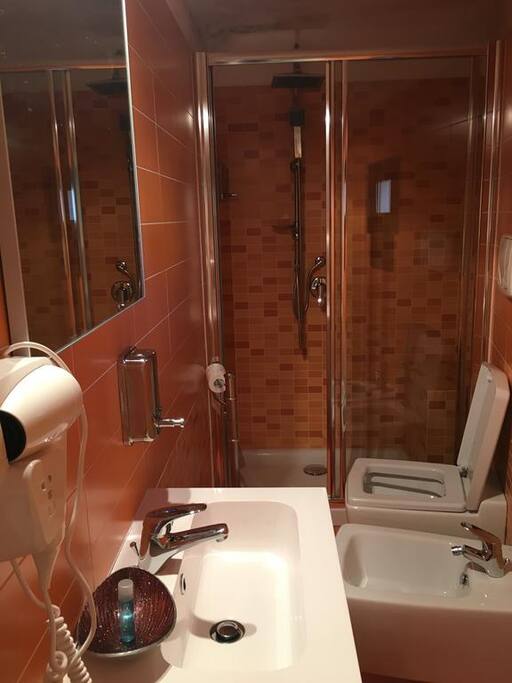 Bagno confortevole indipendente.