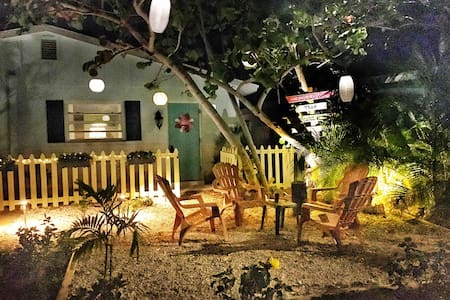 Beach Bungalow *1 Blk to beach & cafes, LPGA 4 mi