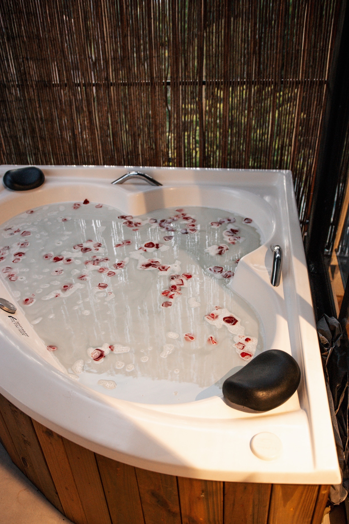 Jacuzzi. at Casa Natu Ilhabela Bonete Studio with Jacuzzi in Ilhabela