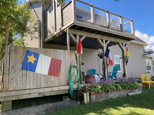 Water view retreat W/ hot in Downtown Shediac