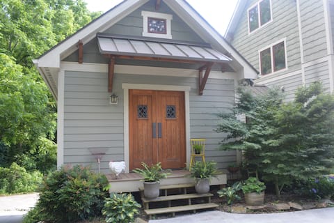 One Mile To Downtown Asheville, Pet Friendly