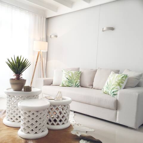 211 Eden on the Bay: Stylish Sea Facing Apartment gallery image 2