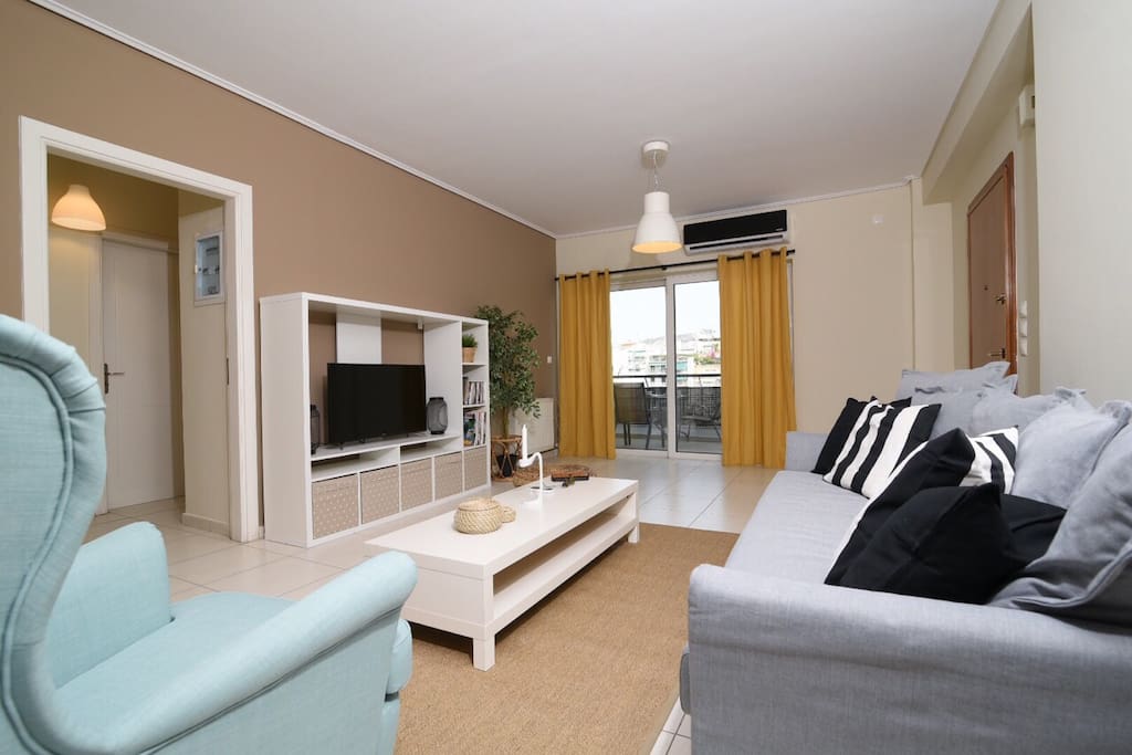 Spacious living room