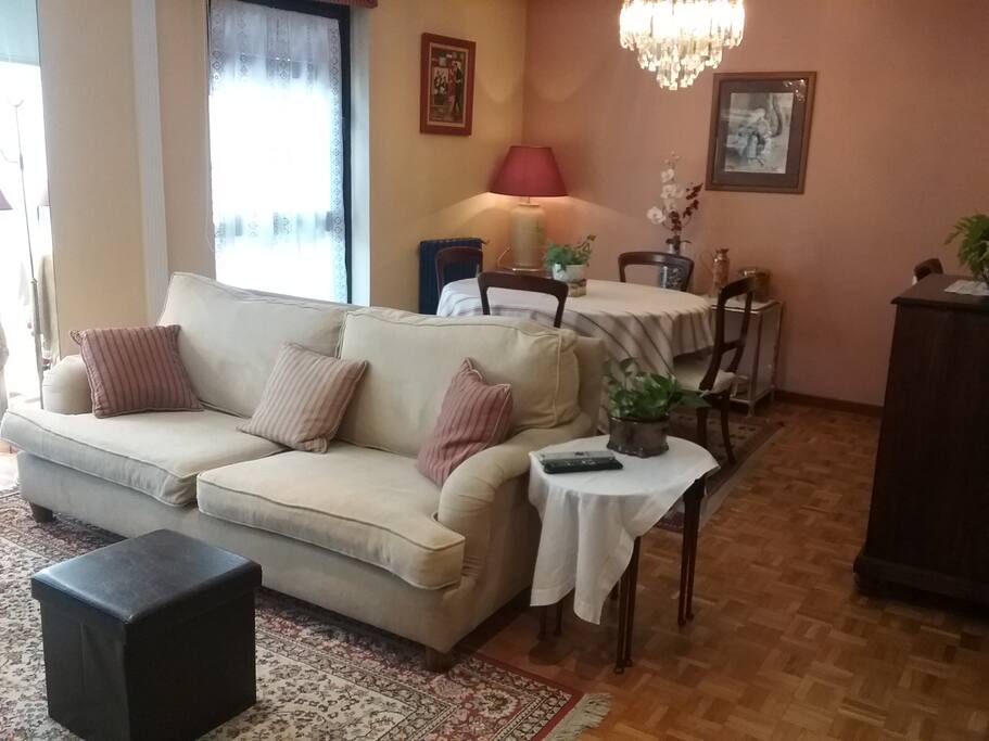 Salón de 28 metros con cuatro habientes