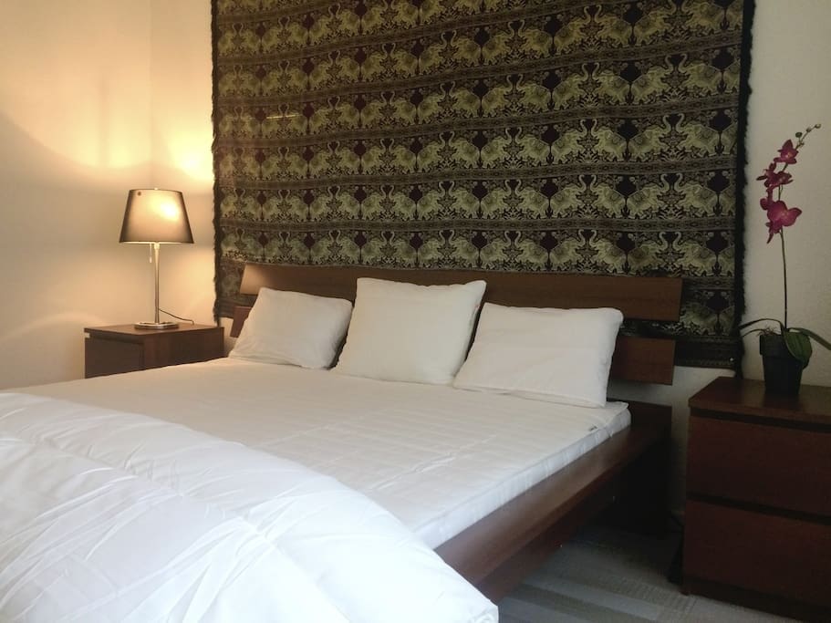 King size bed and room