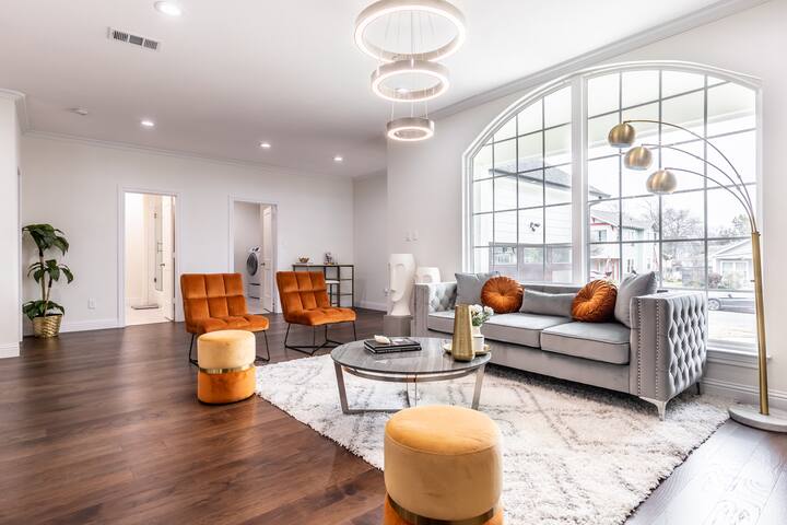 Pool Home 5 Minutes from Bishop Art. Centric Area! gallery image 2