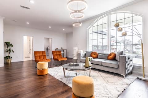 Top Airbnb: Modern Pool Oasis, 5 Minutes to Bishop Arts in Winnetka Heights