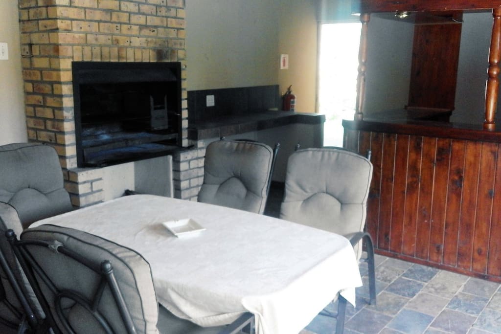 Indoor braai (BBQ) facilities (Common area)