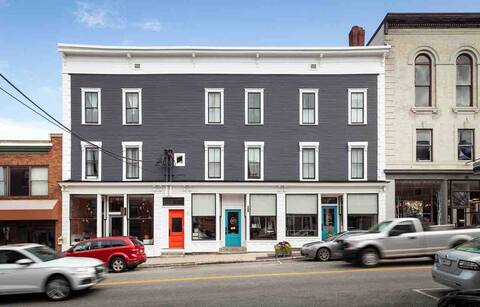 Bright & spacious loft downtown!