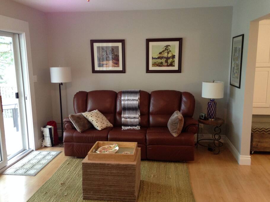 livingroom doors to porch