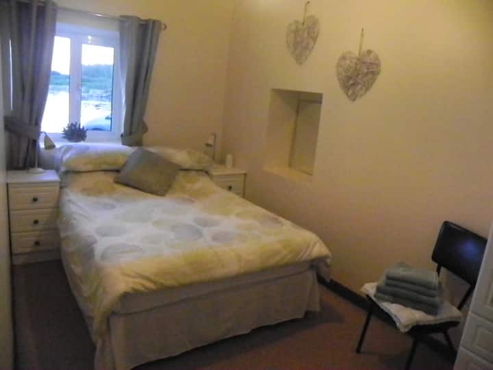 غرفة نوم مزدوجة في الطابق السفلي 