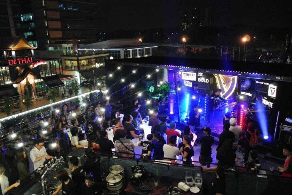 Roof top bar in Oasis Square