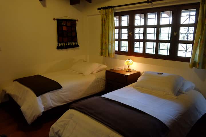 Две единични легла.