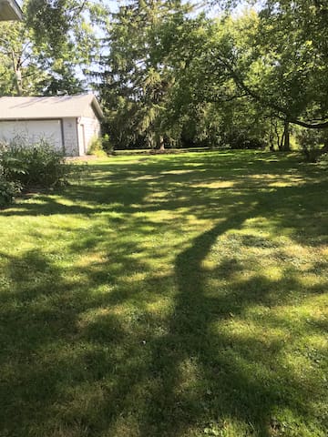 Private Room in Sleeps 2 (2 Twins), 20 min to ORD