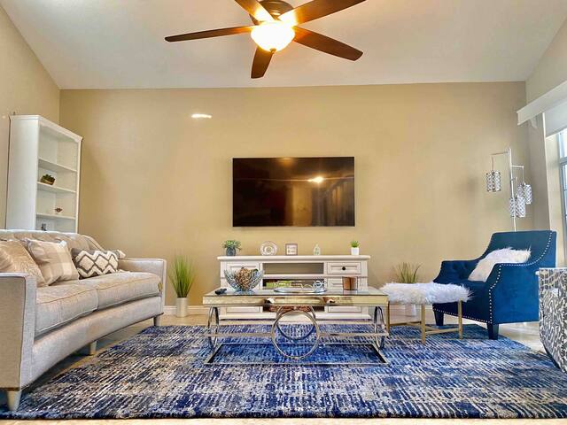 Elegant 5br Estate 6m 2 strip w pool & pool table gallery image 2