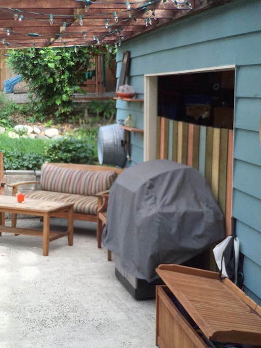 Covered Patio - w/
Barbecue