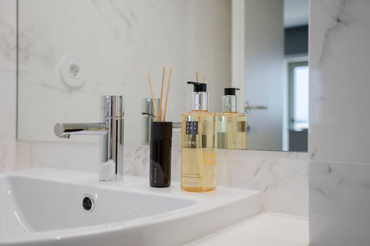 Amazing Penthouse great location – you’ll love it! gallery image 5