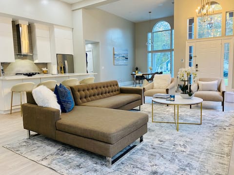 Top Airbnb: Welcome to the Red Door ! in Pooler