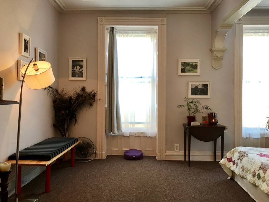Sitting/sleeping area