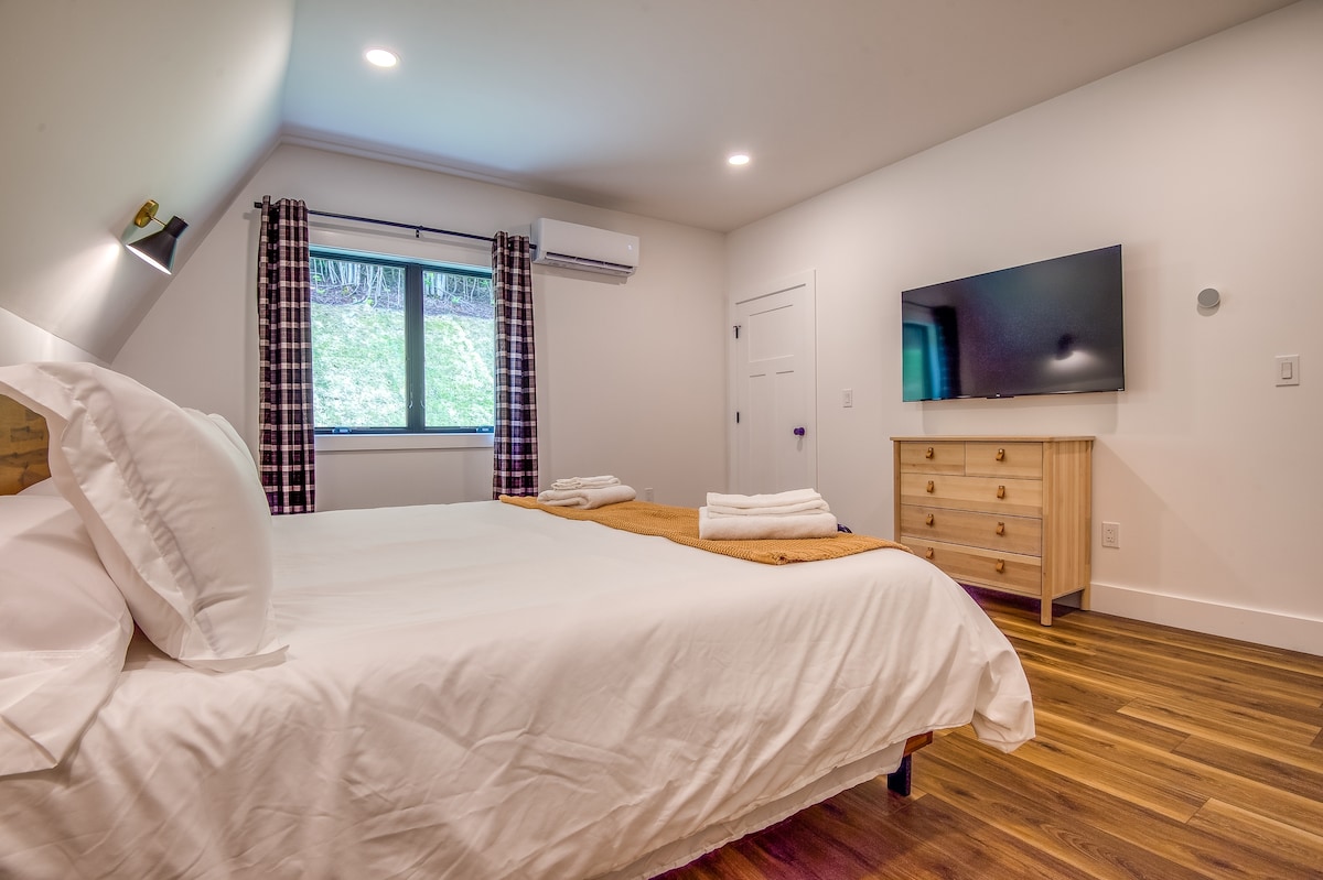 First floor guest bedroom includes 55" smart TV