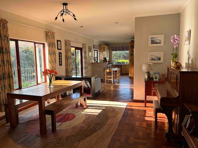 Tuckaway: Sunny family home